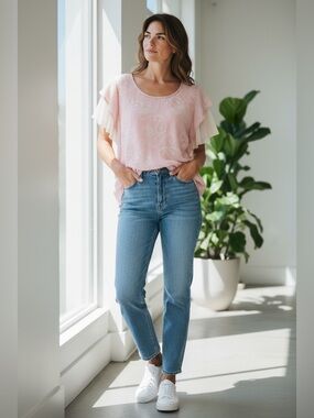 Feminine Embroidered Top w/ ruffled sleeves